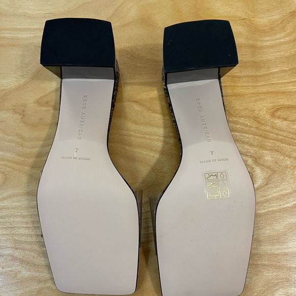 Good American Slides new without box - Picture 3 of 3